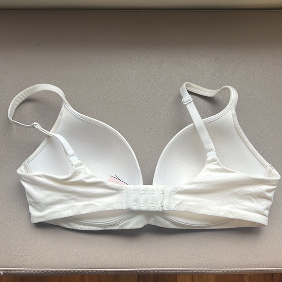 Victoria's Secret White Bra - Picture 2 of 3